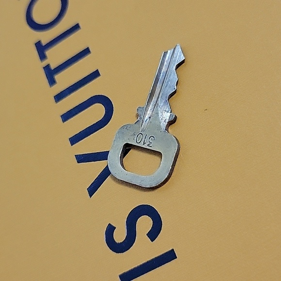 #310 LV Key only - Picture 1 of 2